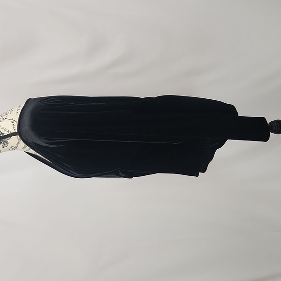 The Limited Black Velvet Plunging V-Neck, XL - Picture 6 of 12